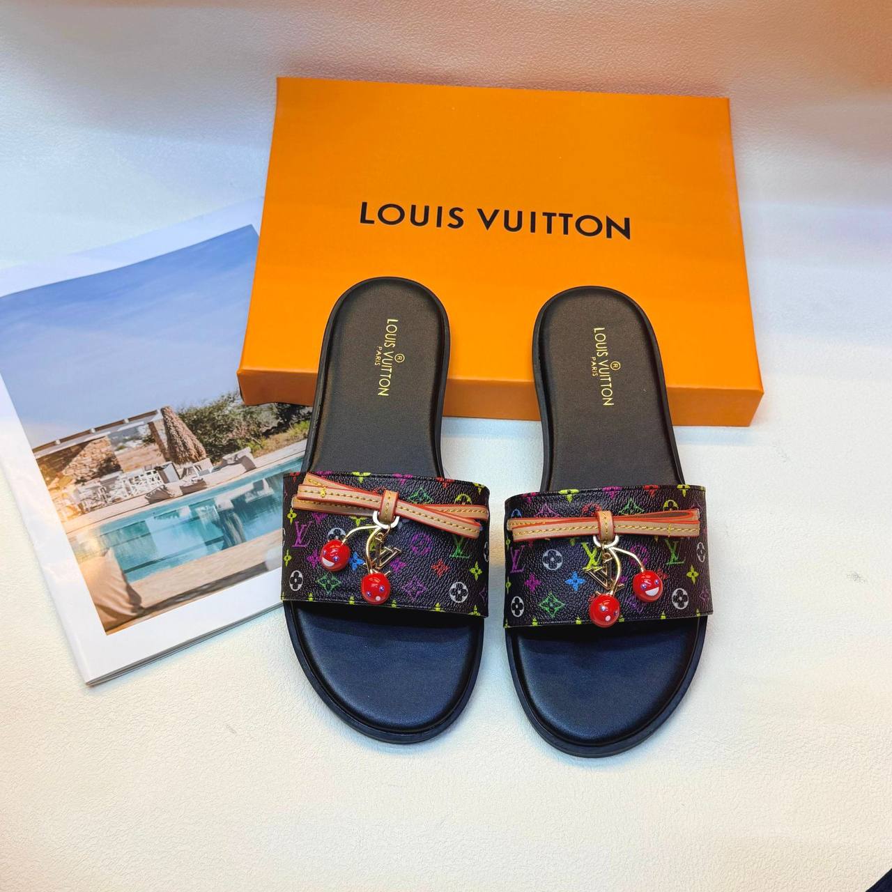 Slippers
Size 36-41
70 dhs✅

Zain236
♥️♥️♥️