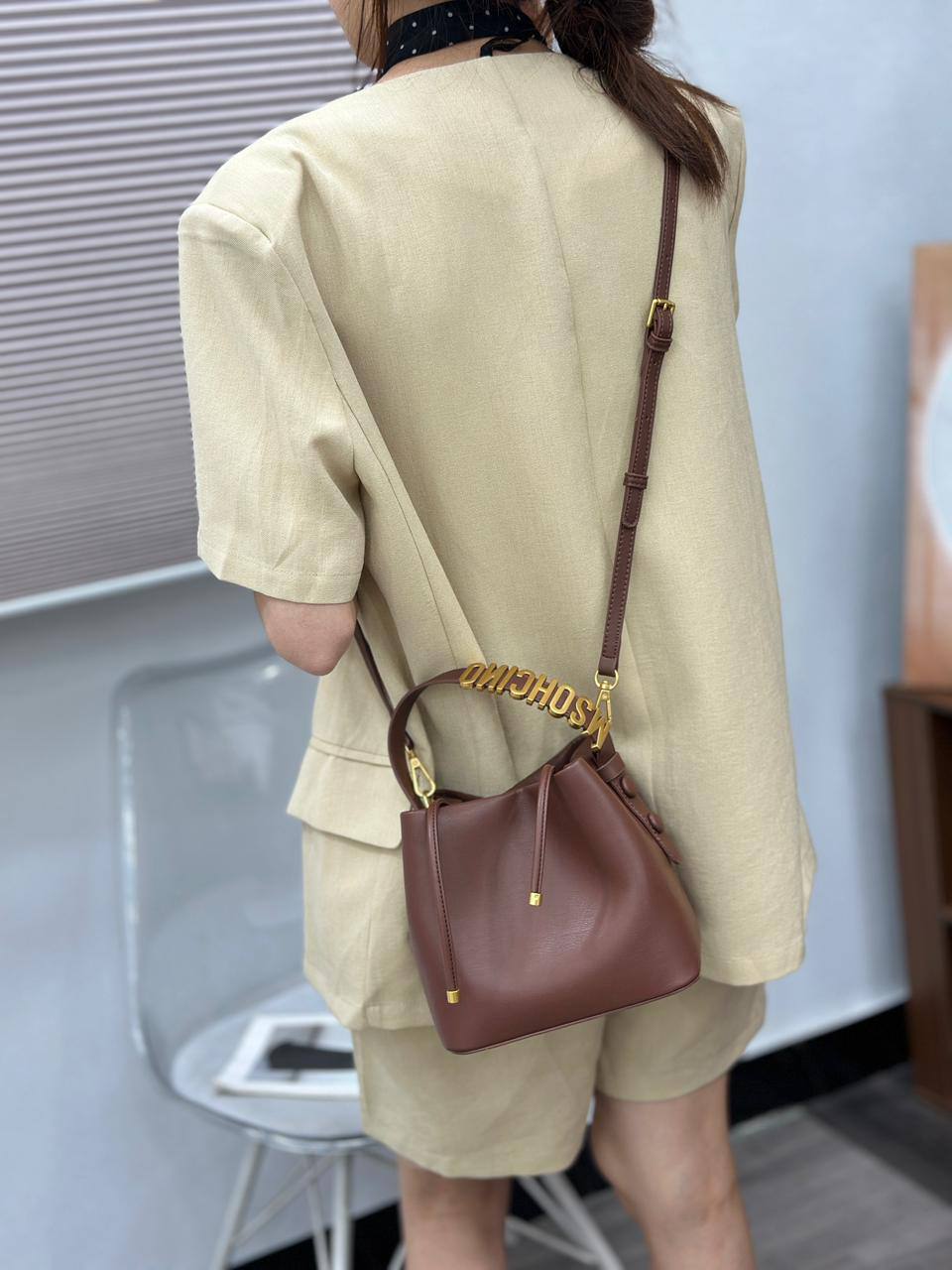 MOSCHINO
120 dhs✅
size20c m

Zain161
♥️♥️♥️