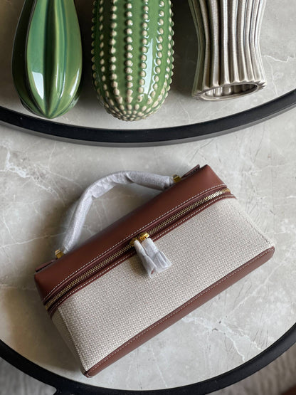Loro piana ✨
Size:23Cm 💥
Available original box 📦 
With full packing 🎀🎀
Super high quality 💥💥

For Price 👇 WhatsApp✅
0568585901 
0507557372
0552275751 Owner Zain 👌

Zain283
♥️♥️♥️