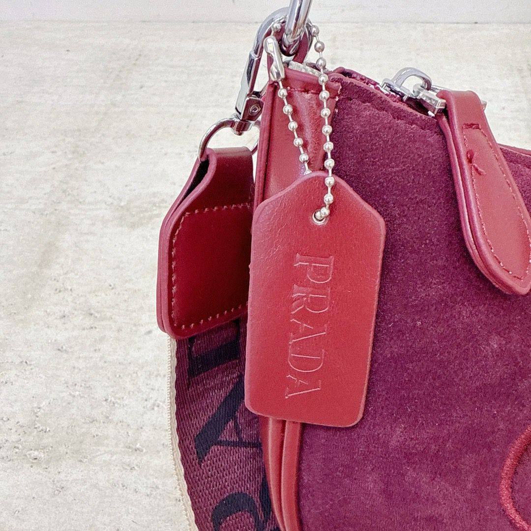 PRADA sʜᴏᴜʟᴅᴇʀ ʙᴀɢ
sᴜᴀᴅᴇ ʟᴇᴀᴛʜᴇʀ ᴍᴀᴛᴇʀɪᴀʟ
ᴇᴍʙʀᴏɪᴅᴇᴅ ʟᴏɢᴏ
ᴡɪᴛʜ ʟᴏɴɢ sᴛʀᴀᴘ
sɪᴢᴇ : 26 cm
ᴡɪᴛʜ ᴏᴜᴛ BOX

65 dhs✅

Zain31
♥️♥️♥️
