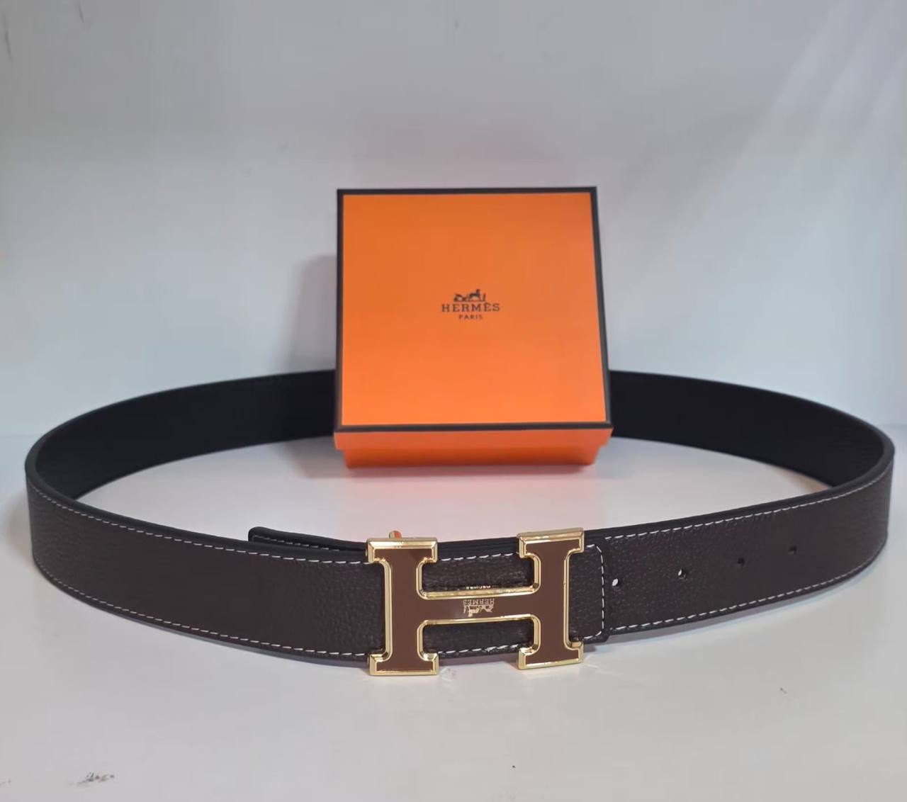 Mens belts 
with box
35 dhs💛

Zain232
♥️♥️♥️