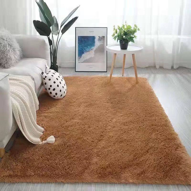 Velvet carpet 
Washing machine you can wash .
Good quality strong for long time !!
Size 160*210
120 dhs✅

Zain99
♥️♥️♥️