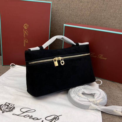 Loro piana

100 dhs🇦🇪

with box
size 19cm

Zain29
♥️♥️♥️