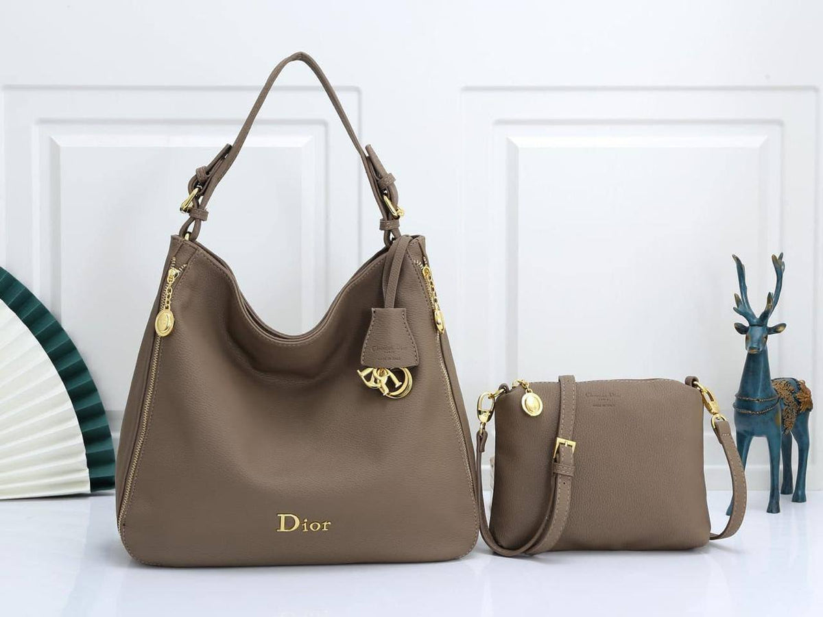 Dior 2 in 1

1⃣️ First quality

Size : 35 * 17 com
105 dhs🇦🇪🇦🇪

Zain115
♥️♥️♥️
