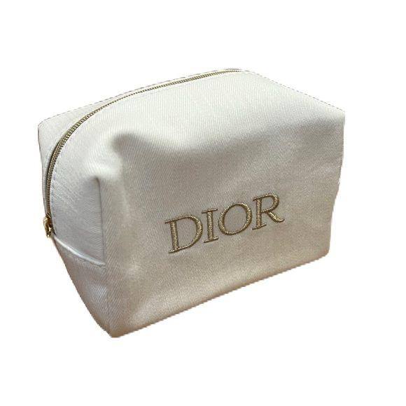 Dior makeup bag

70 dhs

Zain36
♥️♥️♥️