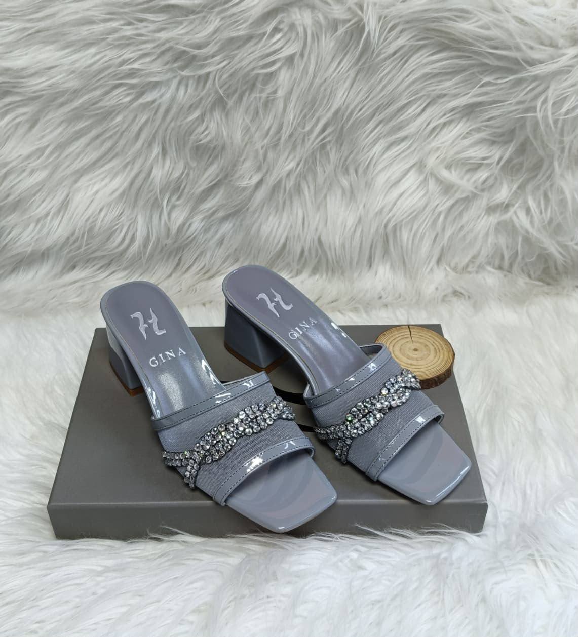 Gina 🌸
*master quality*🌸
*size: 36 to 42*🌸
280 dhs💓

Zain119
♥️♥️♥️