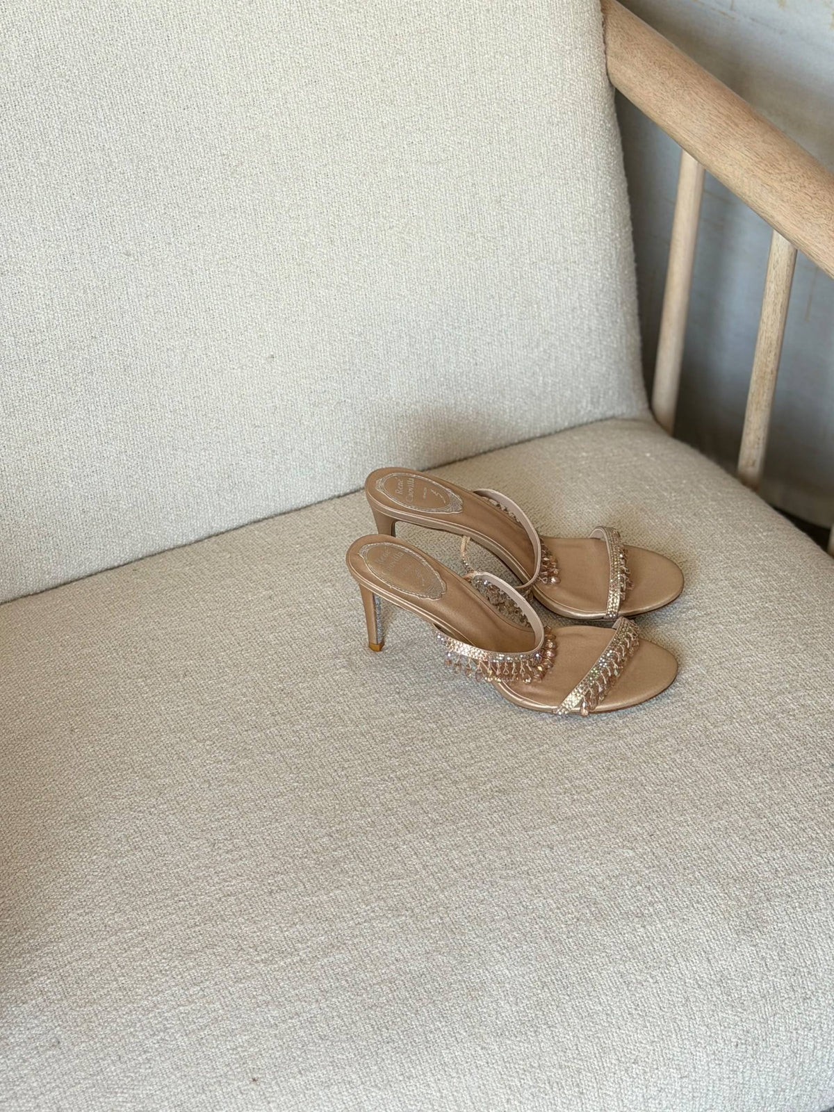 RENE
QUALITY:SUPER MASTER

SIZE:36 TO 41😍🥰
500 dhs🇦🇪🇦🇪

Zain319
♥️♥️♥️