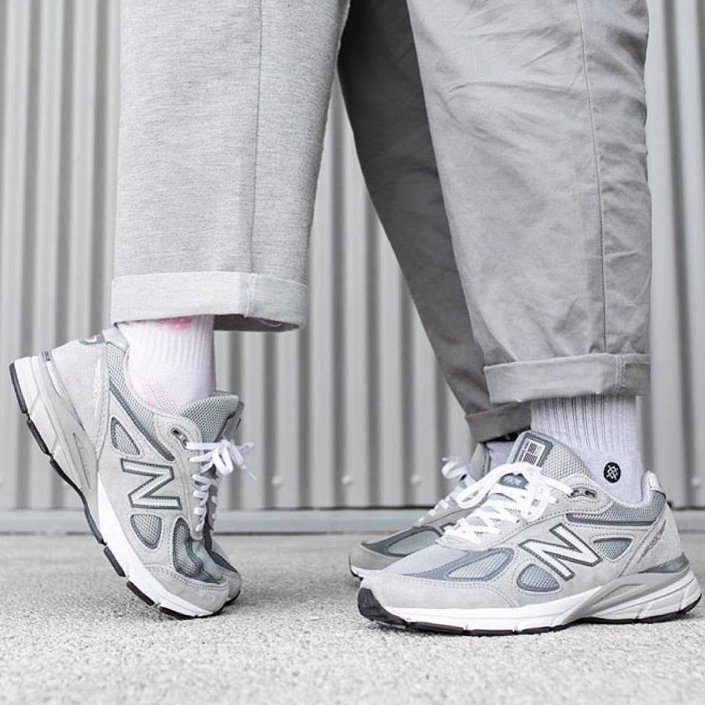 New Balance 990v5 Grey ，
Size 36-45 ，
240 dhs🪙🌨️

Zain18
♥️♥️♥️