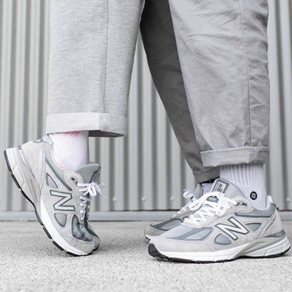 New Balance 990v5 Grey ，
Size 36-45 ，
240 dhs🪙🌨️

Zain18
♥️♥️♥️