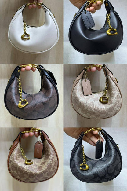 🍒 Coach Jonie

1️⃣ First quality +🎁

Size : 16.5 * 9 cm

80 dhs✅

with box
🎁🎁🎁

Zain115
♥️♥️♥️