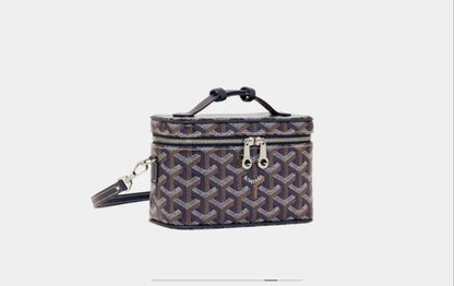 Goyard
with box
100 dhs💛

Zain143
♥️♥️♥️