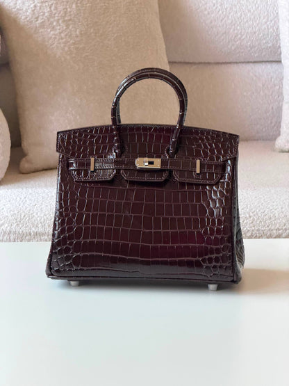 Hermes Birkin croc 25cm💥Master quality ✅with box📦
710 dhs✅

Zain52
♥️♥️♥️