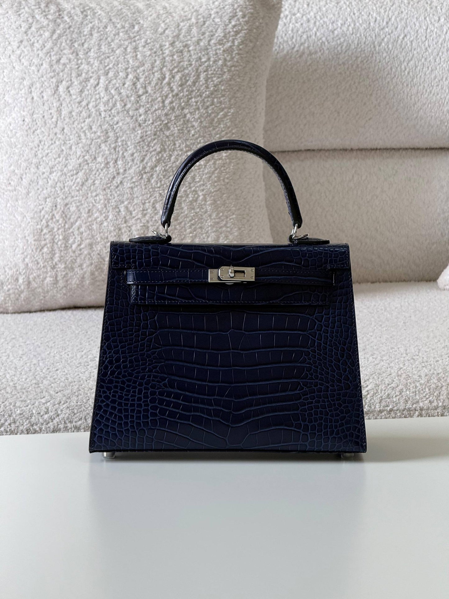 Hermes kelly 25cm croc 💕master quality😍

with box❤️
🎁🎁🎁

650 dhs🪙🌨️

Zain52
♥️♥️♥️