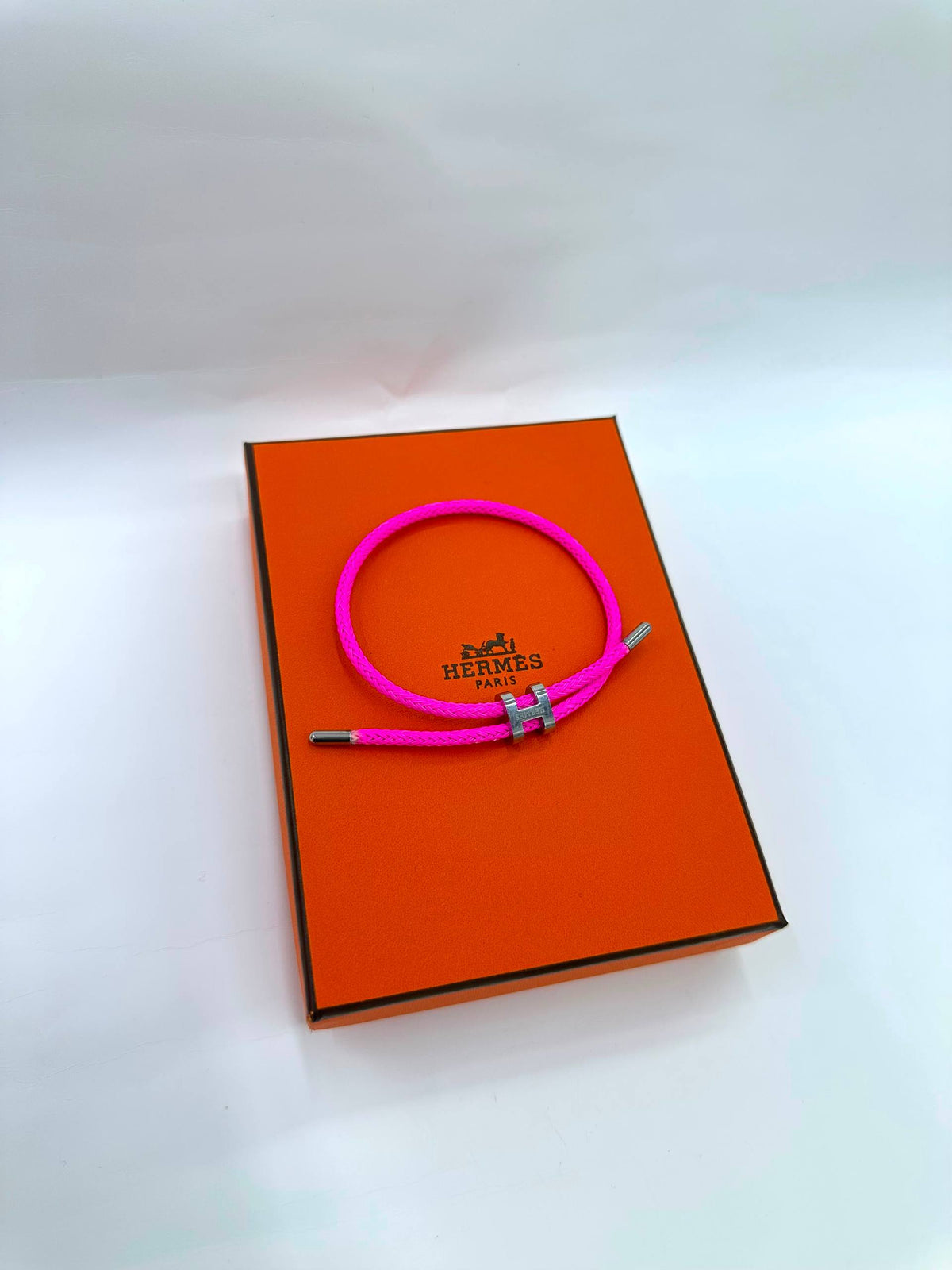 Hermes💫 

Hand band 

20 dhs🇦🇪🇦🇪

With black box 🎁

Zain263
♥️♥️♥️