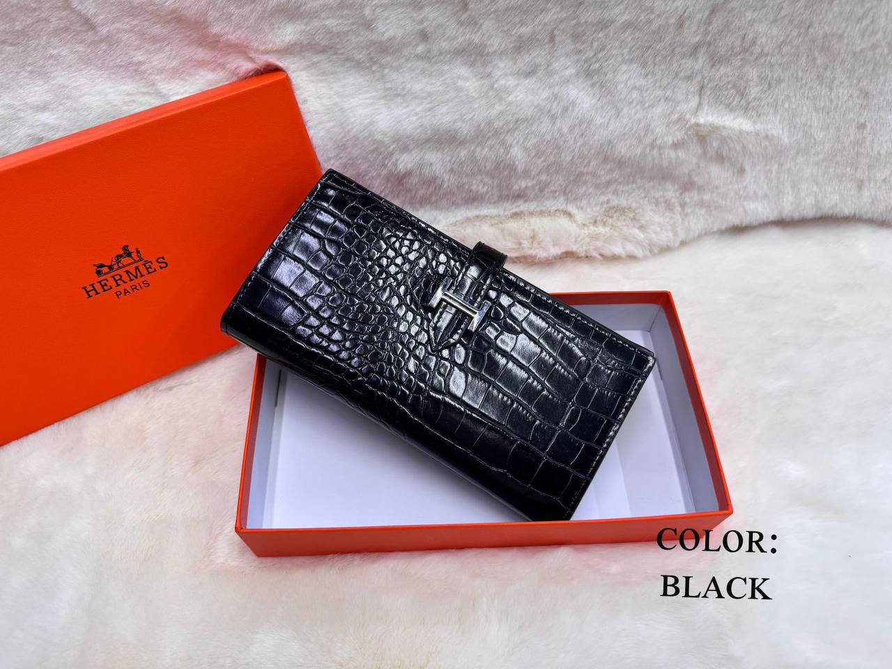 ʜᴇʀᴍᴇs WALLET
ɢᴏʟᴅ ʜᴀʀᴅᴡᴀʀᴇ
ᴡɪᴛʜʙᴏx
Crocs material
35 dhs💓

Zain56
♥️♥️♥️