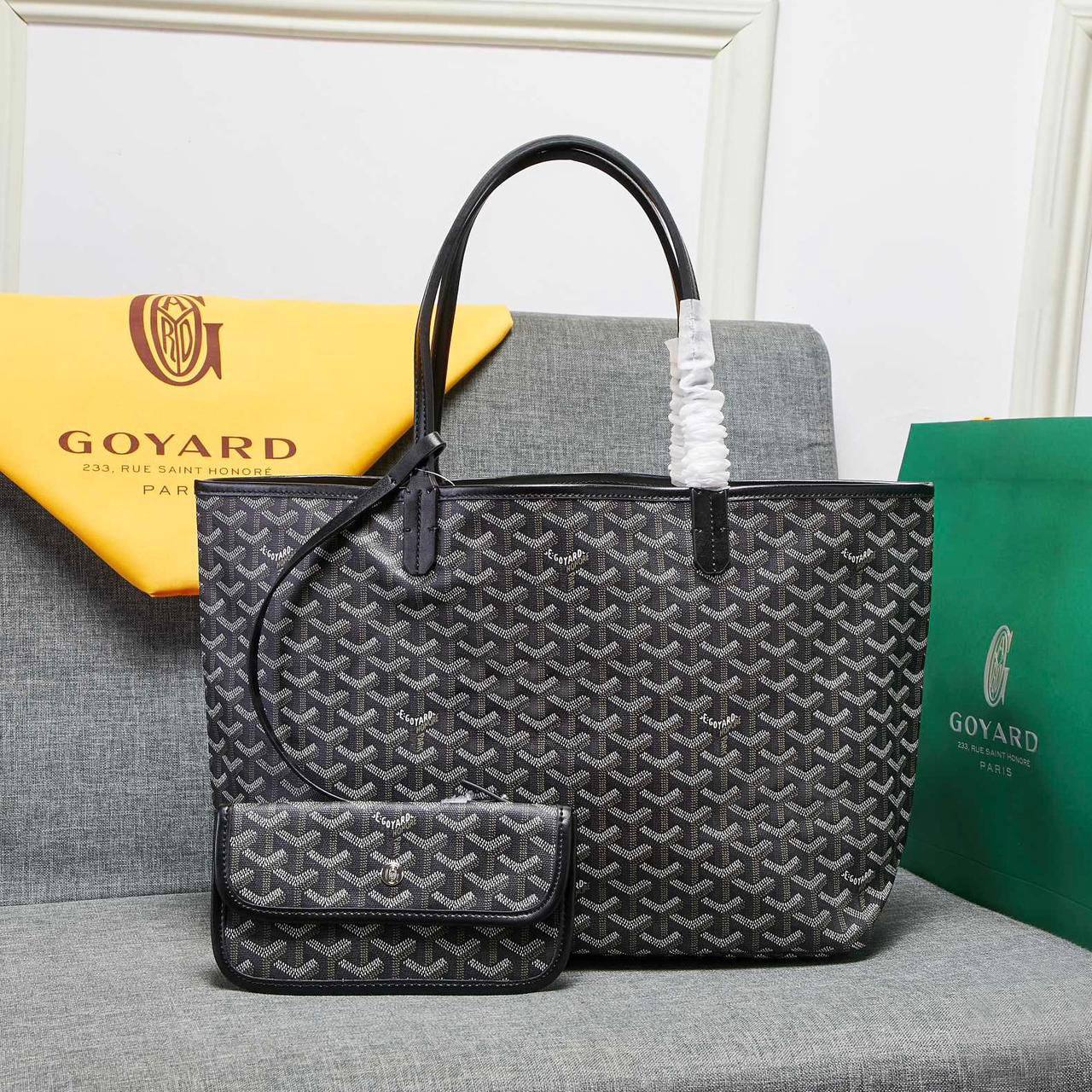 GOYARD 
NEW CAME 
GOOD QUALITY 
90 dhs❣️

Zain279
♥️♥️♥️