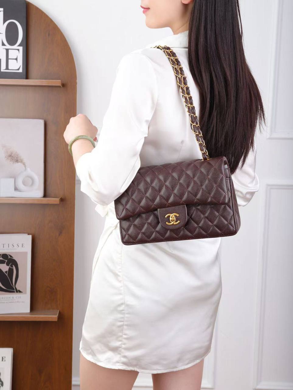 Chanel 

100 dhs✅

with box🎁🎁🎁

size 26×8×16cm

Zain42
♥️♥️♥️