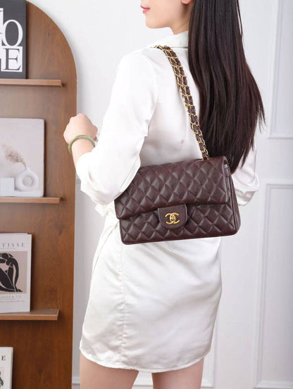 Chanel 

100 dhs✅

with box🎁🎁🎁

size 26×8×16cm

Zain42
♥️♥️♥️