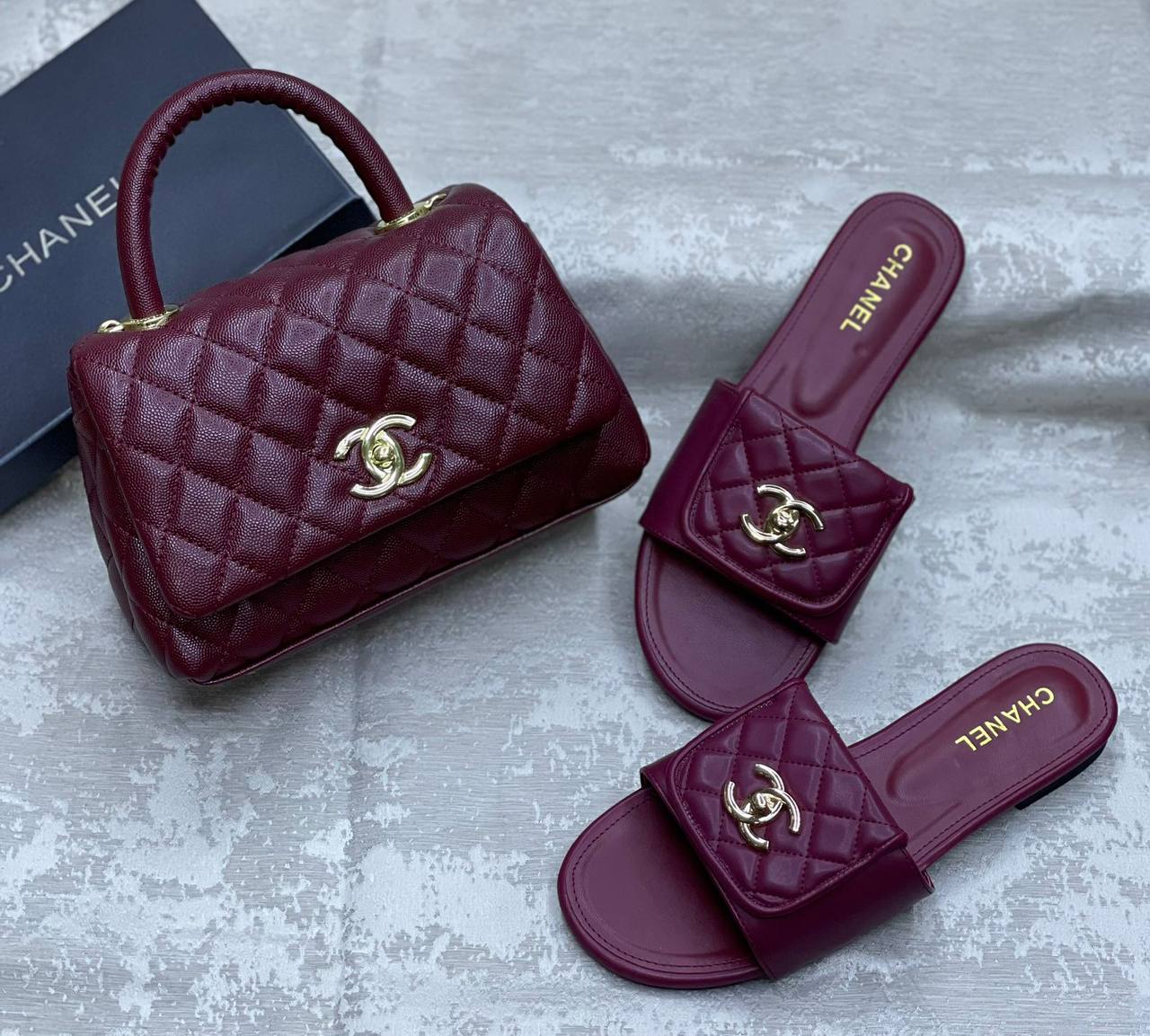 Chanel  Set
Bag + Shoes
170 dhs💓
Shoes size. 36 to 41 

Zain175
💓💓💓