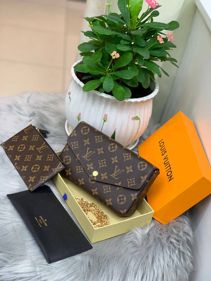 LV   

SIZE. 22CM  

Withbox

90 dhs🇦🇪🇦🇪

Zain51
♥️♥️♥️