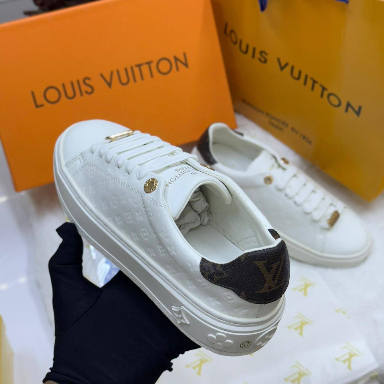 LV SHOES 👟 
Size 36-41
140 dhs🪙🖤

Zain40
♥️♥️♥️