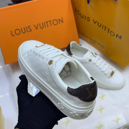 LV SHOES 👟 
Size 36-41
140 dhs🪙🖤

Zain40
♥️♥️♥️