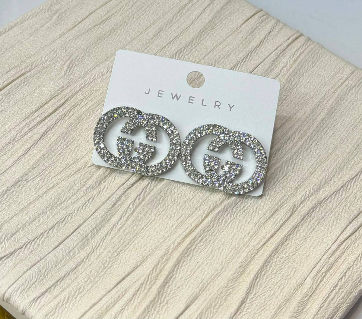 Earring 🦋 Stainless steel 💯 Good quality 🍁

 With black boxes 📦 
20 dhs🇦🇪🇦🇪🇦🇪


With normal box 🗃️

 And paper bag 🛍️ 

30 dhs🇦🇪🇦🇪

Zain216
♥️♥️♥️