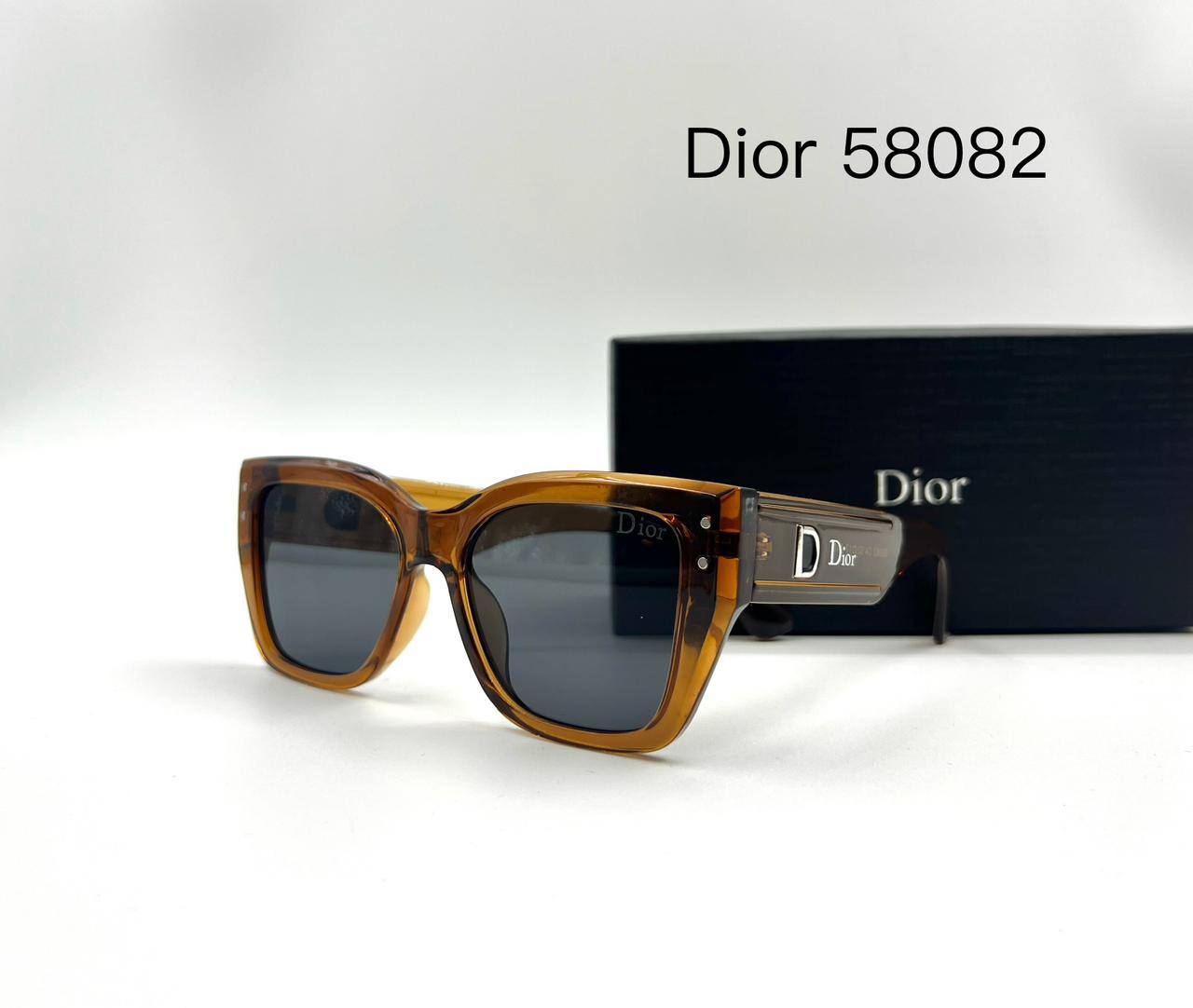 Dior💥*
Sunglasses 🕶️ 
good quality 💯
With master box 🗃️ 
50 dhs✅

Zain273
♥️♥️♥️