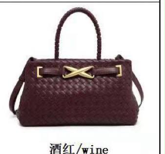 Bottega

120 dhs
With box

Zain143
♥️♥️♥️