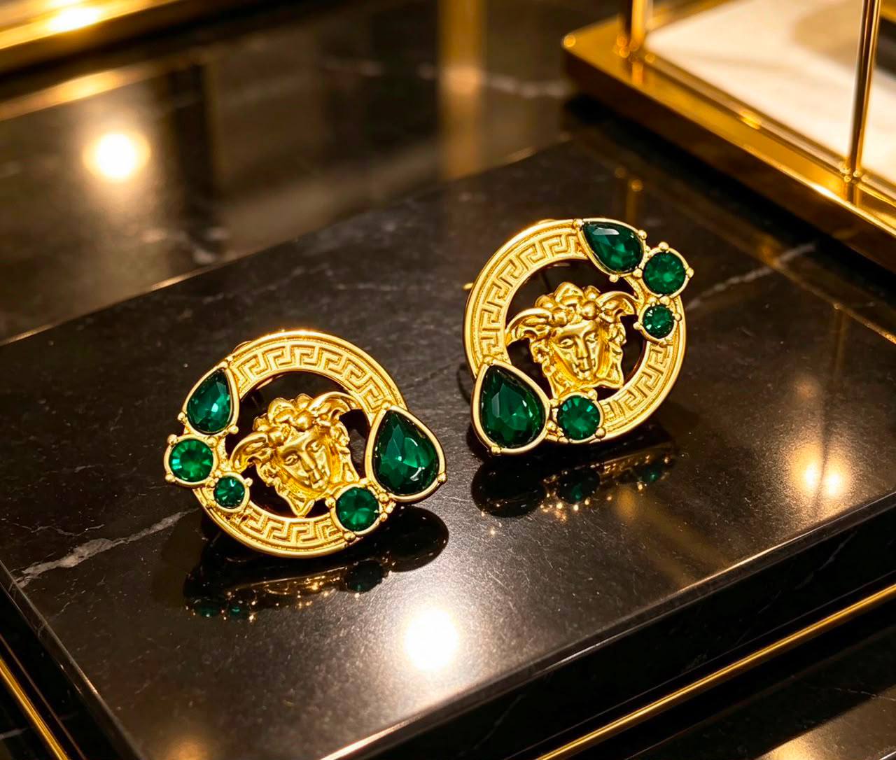 Versace set
Necklace 
Earrings 
Ring 💍 (adjustable )
Master Quality 💐

*140* AED normal box 📦

Zain48
♥️♥️♥️