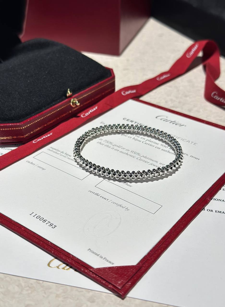 Cartier ♥️
CLASH DE CARTIER BANGLE 
↗️ *# Super Master Quality ®️*
Available Size 16 & 18
Gold , silver & Chmpn Gold

*170 dhs✅* with *Normal* Box & Bag
*240 dhs✅* with *Orignal* Box & Bag 🎁

Zain106
♥️♥️♥️