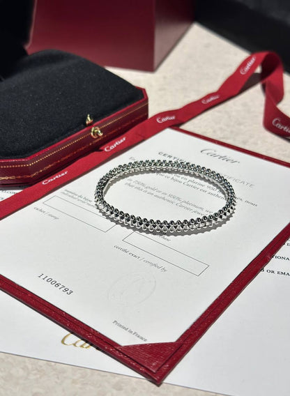 Cartier ♥️
CLASH DE CARTIER BANGLE 
↗️ *# Super Master Quality ®️*
Available Size 16 & 18
Gold , silver & Chmpn Gold

*170 dhs✅* with *Normal* Box & Bag
*240 dhs✅* with *Orignal* Box & Bag 🎁

Zain106
♥️♥️♥️