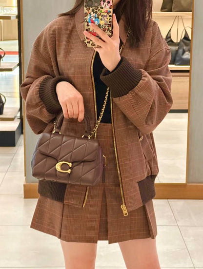COACH 

NEW CAME GOOD QUALITY 

WITH BOX 
🎁🎁🎁

95 dhs🪙🌨️

Zain39
♥️♥️♥️