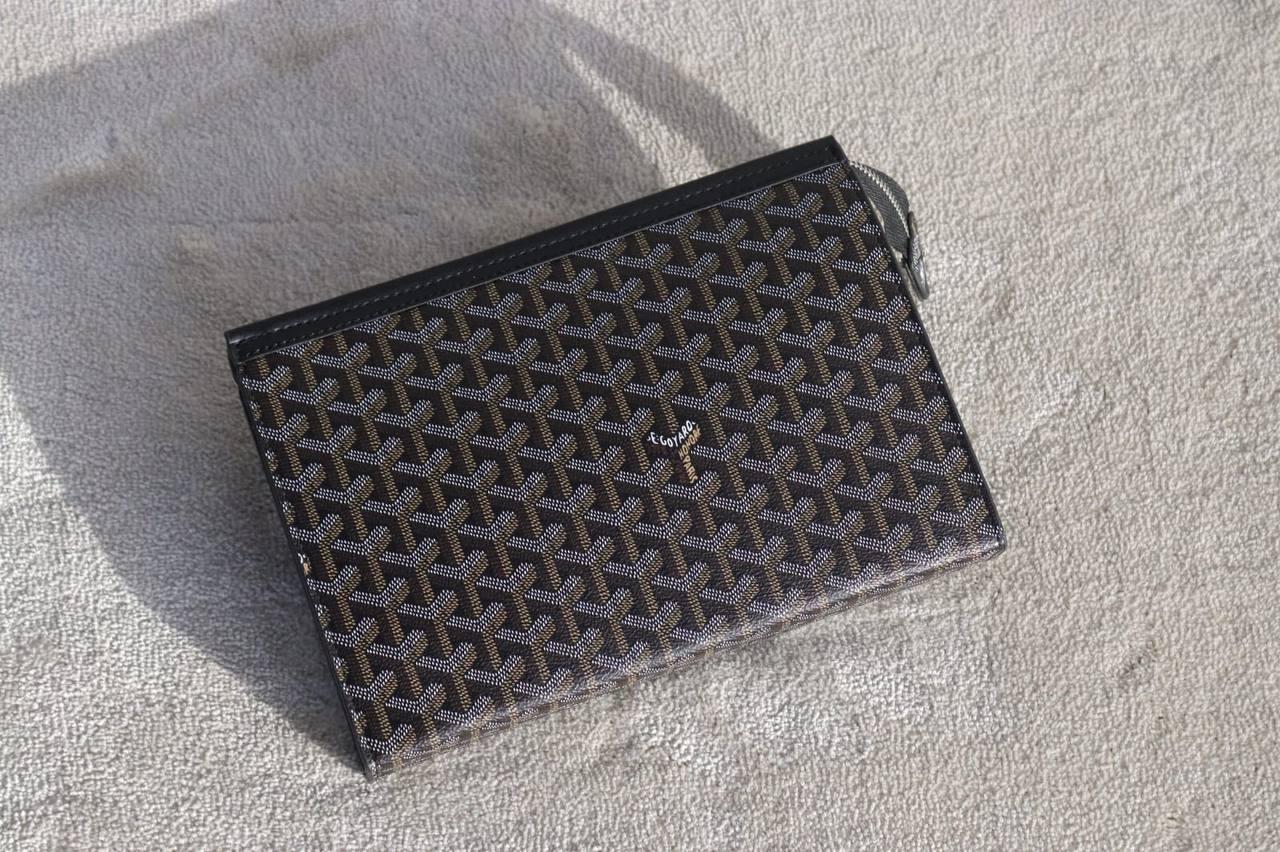 Men's Clutch
90 dhs💓
With Box

Zain33
♥️♥️♥️