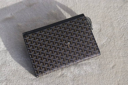 Men's Clutch
90 dhs💓
With Box

Zain33
♥️♥️♥️