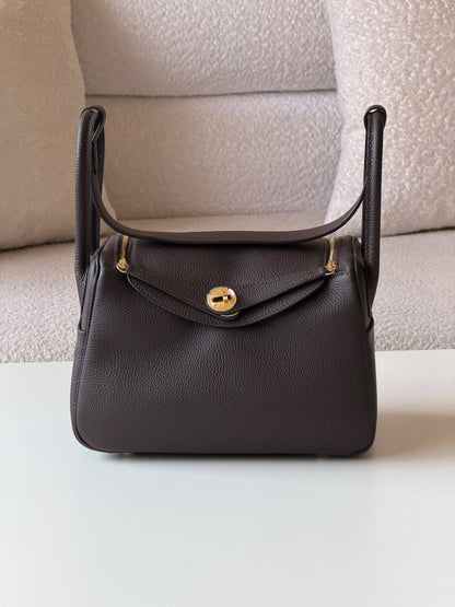 Hermes Lindy 

26cm💕

master quality😍
with box❤️
400 dhs🇦🇪🇦🇪

Zain52
♥️♥️♥️