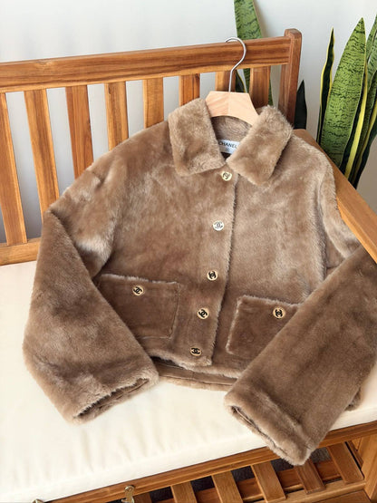 CHANEL NEW 
 
VIP QUALITY 

Shearling Lambskin Fur
Size : 36-38-40-42
2200 dhs🇦🇪🇦🇪🇦🇪


Zain287
♥️♥️♥️