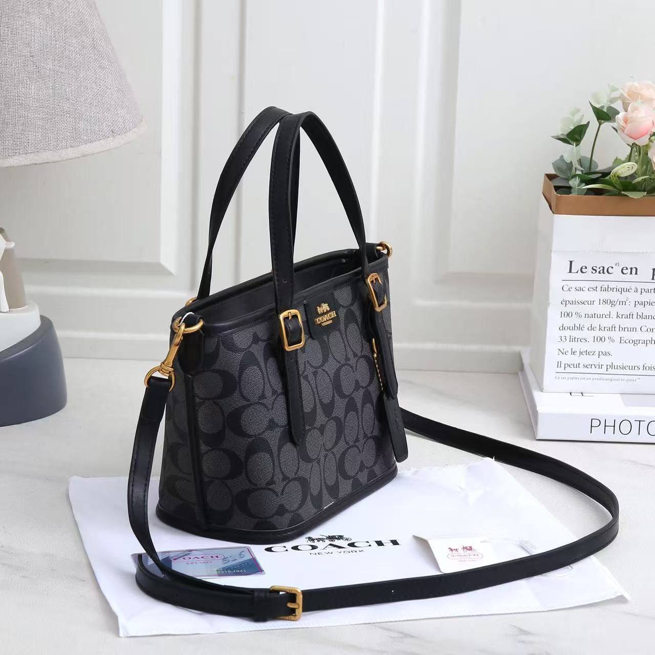 COACH 
HIGH QUALITY WITH BOX 
100 dhs🇦🇪🇦🇪

Zain295
♥️♥️♥️