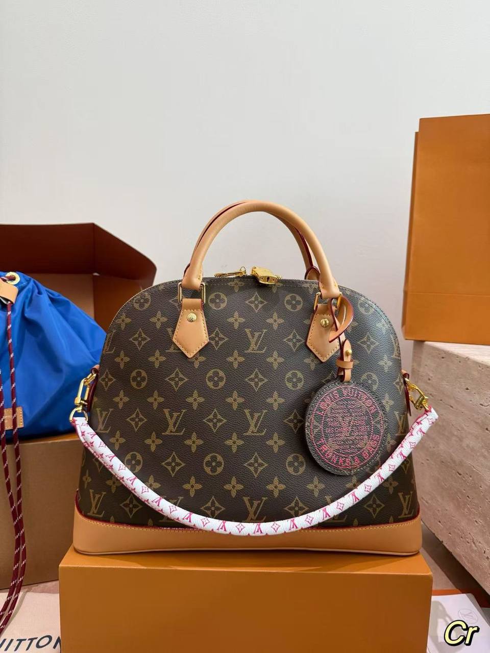 Lv alma 
Master🌺🌺
370 dhs✅
#35cm🥰🥰
#with box❤️❤️🙋‍♂️

Zain228
♥️♥️♥️