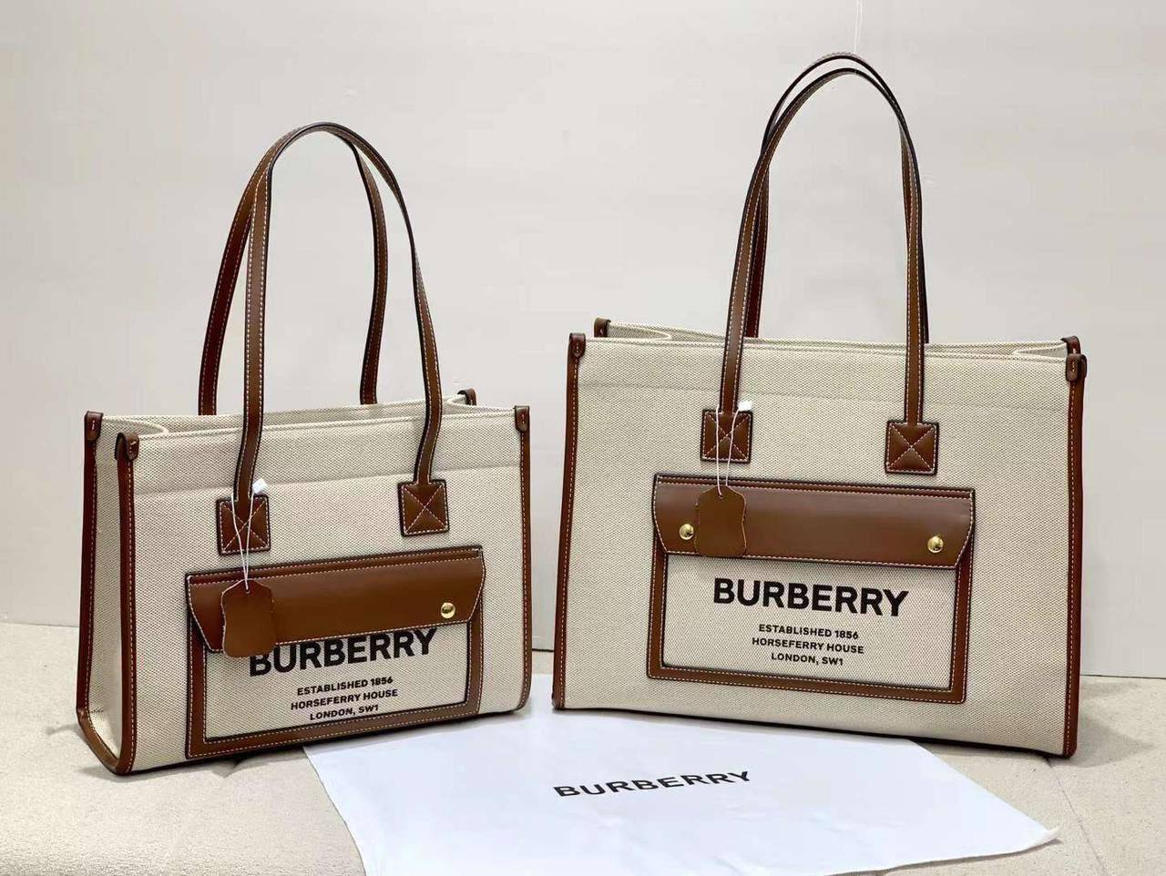 Burberry Bags 
small 105 dhs🪙🌨️ 
Big 110 dhs🪙🌨️ 

Zain232
♥️♥️♥️