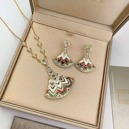 BVLGARI ❤️‍🔥*
Necklace ✨
Earring 💥
Master quality 💯
With normal boxes 📦 
160 dhs✅
With master box 🗃️ 
220 dhs✅

Zain216
♥️♥️♥️