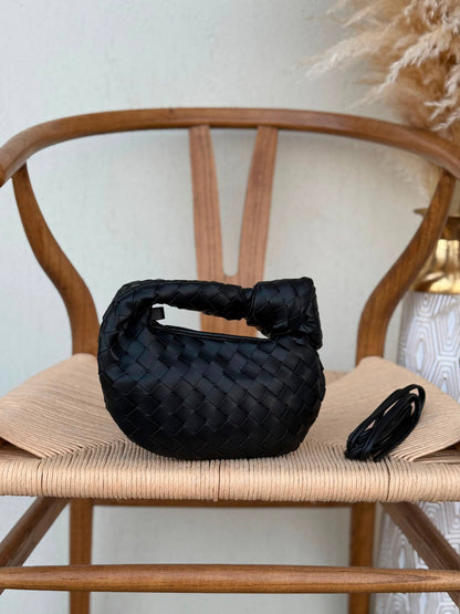 BOTTEGA VENETA

20cm
300 dhs🇦🇪🇦🇪

Top quality
With box🎁

Zain167
♥️♥️♥️