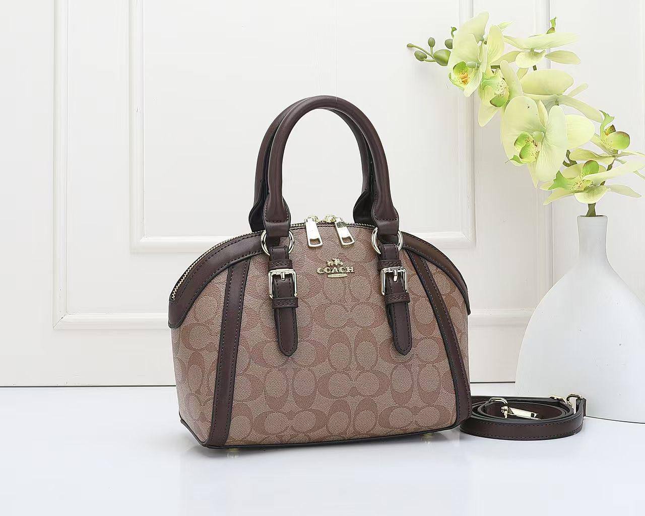 Coach
 Good Quality 

With Box 
🎁🎁🎁

95 dhs🪙🌨️

Zain250
♥️♥️♥️