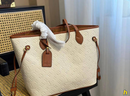 LV 
100 dhs✅
with box
size 43×6×28cm

Zain42
♥️♥️♥️