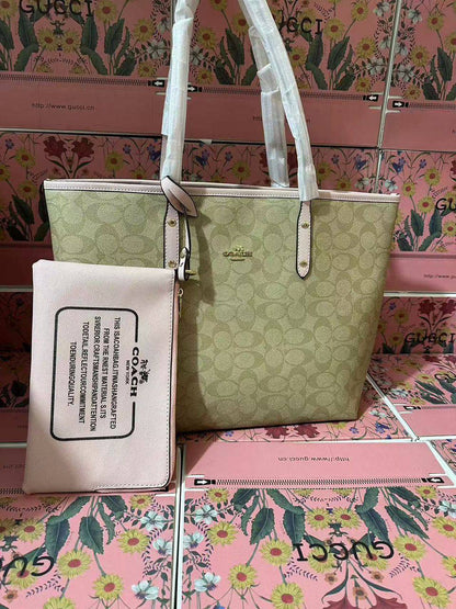 Coach
90 dhs🪙🌨️
size：42cm
Good quality 

with box
🎁🎁🎁

Zain35
Zain26
♥️♥️♥️