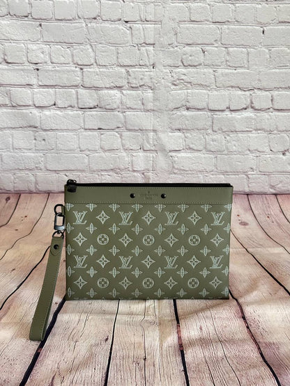 LV
640 dhs💓
*Available now*🤤

Zain284
♥️♥️♥️