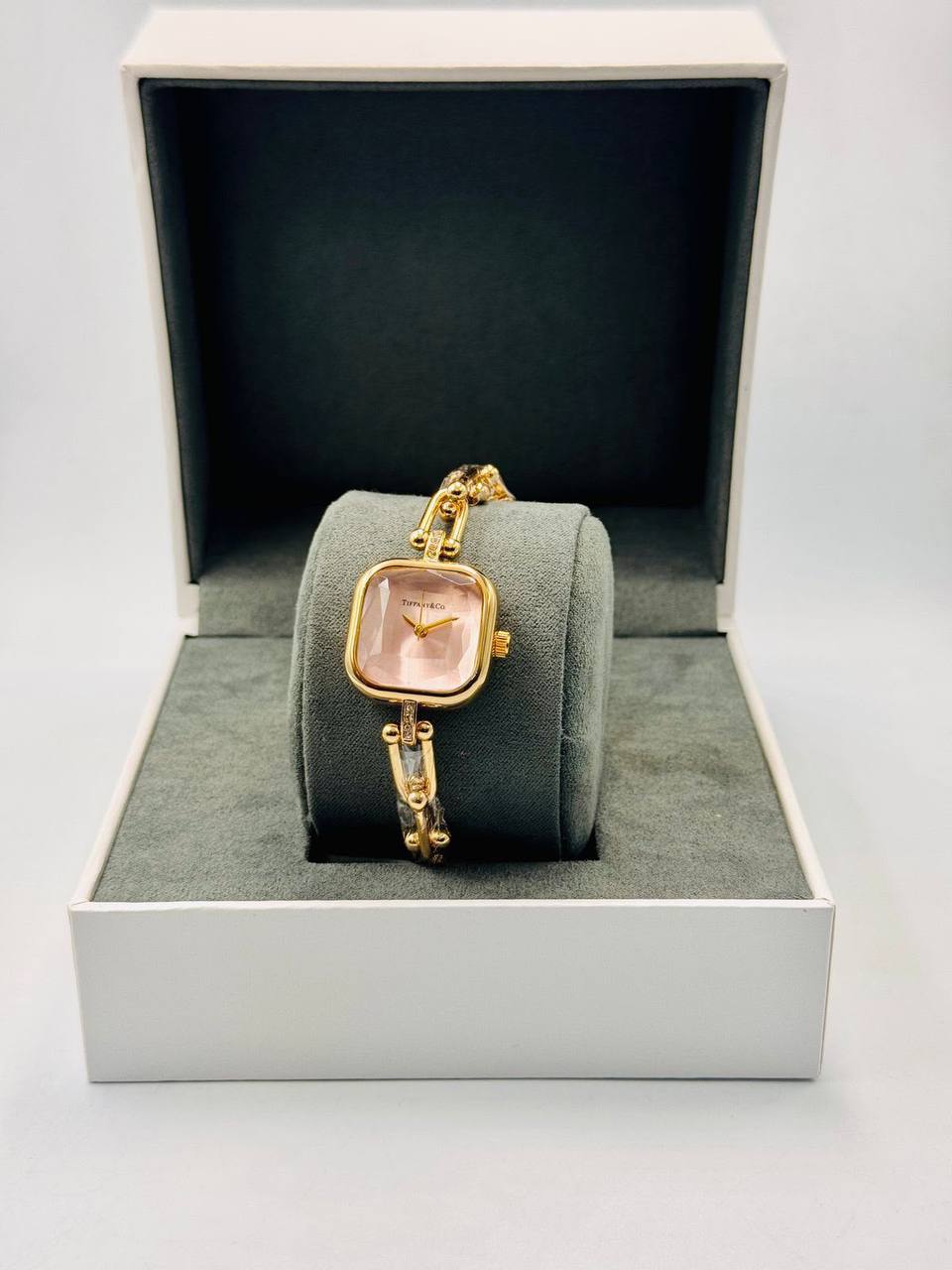 Tiffany ladies 
55 dhs🇦🇪🇦🇪

Zain08
♥️♥️♥️