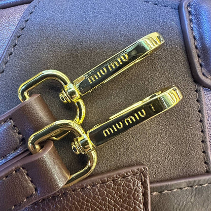 MIU MIU 

COPY ONE NEW CAME 
WITH BOX 
🎁🎁🎁

220 dhs💓
（leather)

Zain39
♥️♥️♥️