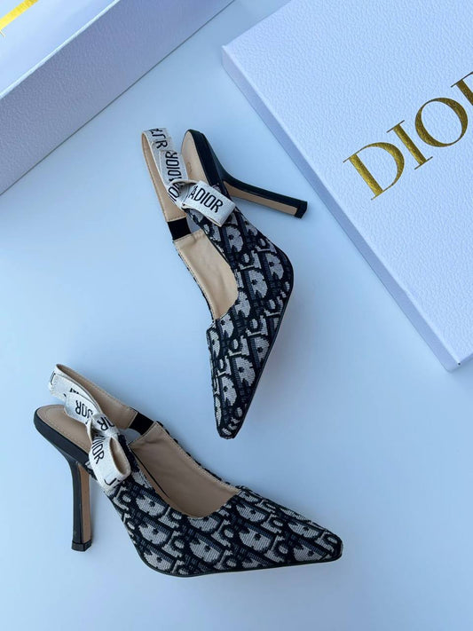 Dior
120 dhs🪙💕
Size 36-42

Zain55
♥️♥️♥️