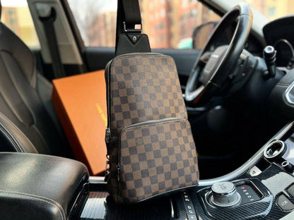 LV
 NEW CAME GOOD QUALITY WITH BOX 
100 dhs✅

Zain295
♥️♥️♥️